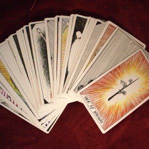 The Wild Unknown Tarot Deck and Guidebook (Official Keepsake Box Set)